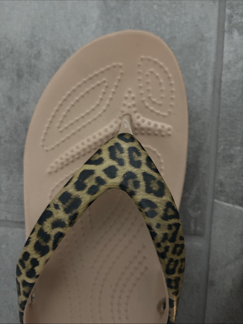 CROCS Leopard-Print Strap Thong Sandals in Light Beige - Picture 3 of 4